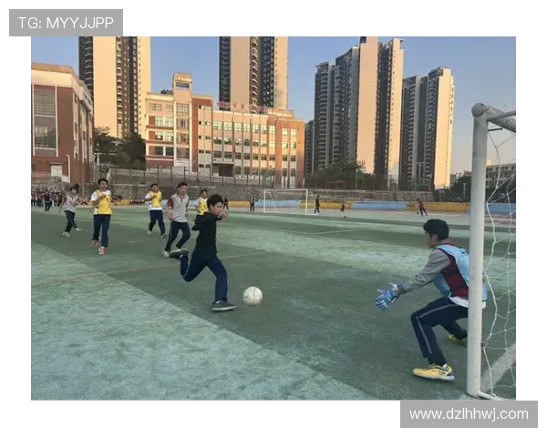 足球巨星与爱人甜蜜情感世界揭秘 从绿茵场到私密生活的真实故事